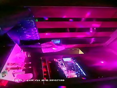 【老王午夜探花】成都，大三学生妹，KTV里唱歌饮酒，半醉半醒之际调情脱光来一发，极品美乳，氛围满分